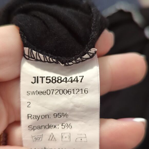 SHEIN BLACK CROPPED LONG SLEEVE DRAGON TOP SHIRT - Picture 4 of 4